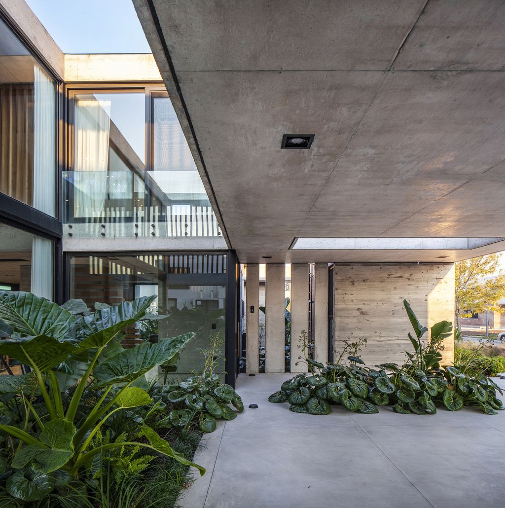 House FG, An Impressive two-level Home in Argentina by DIPA Arquitectos