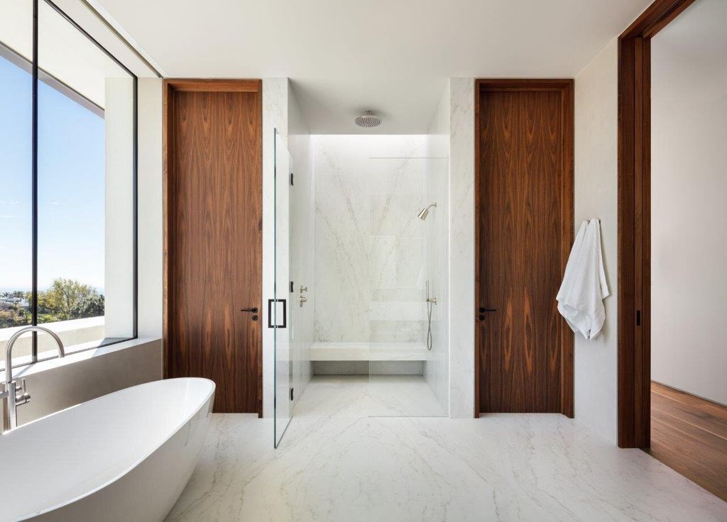 Laurel Way House A Brand New Modern Trophy Estate by Mcclean Design 1