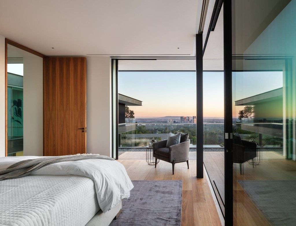 Laurel Way House, A Brand New Modern Trophy Estate by Mcclean Design