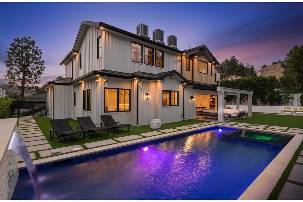 The Farmhouse in Los Angeles is a newly constructed modern property with sweeping views of the iconic Hollywood Sign now available for sale. This home located at 6310 Mirror Lake Dr, Los Angeles, California