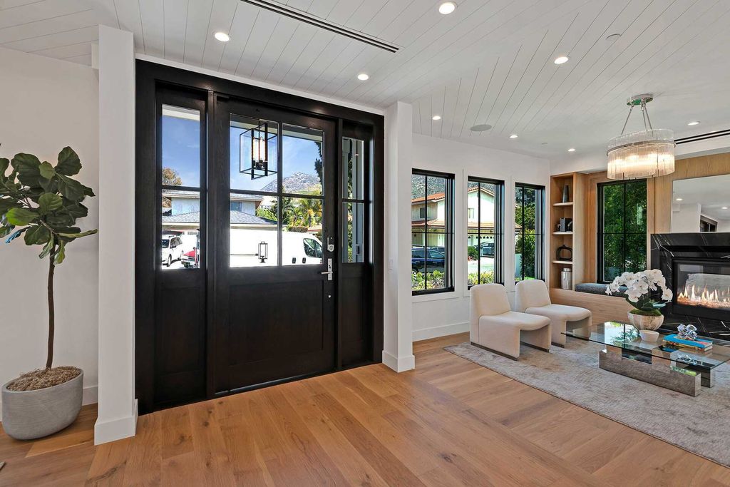 The Farmhouse in Los Angeles is a newly constructed modern property with sweeping views of the iconic Hollywood Sign now available for sale. This home located at 6310 Mirror Lake Dr, Los Angeles, California
