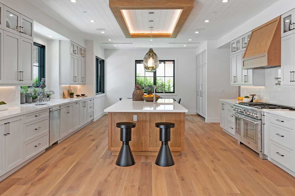 The Farmhouse in Los Angeles is a newly constructed modern property with sweeping views of the iconic Hollywood Sign now available for sale. This home located at 6310 Mirror Lake Dr, Los Angeles, California