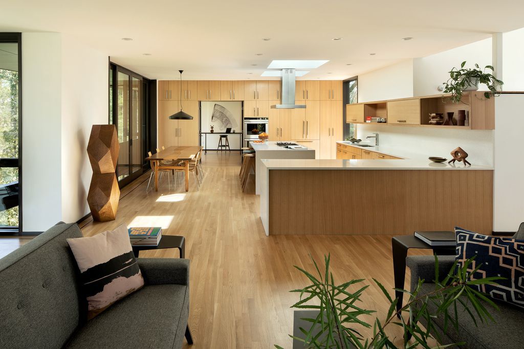 Prominent Royal residence in Portland's Forest Park by Kaven Architecture