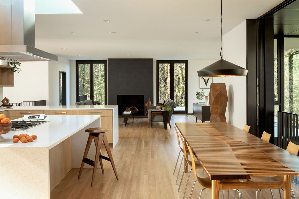 Prominent Royal residence in Portlands Forest Park by Kaven Architecture 13 1