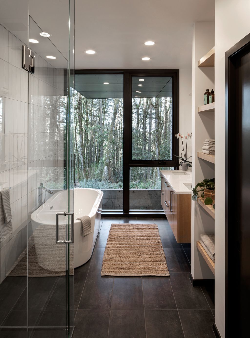 Prominent Royal residence in Portlands Forest Park by Kaven Architecture 19 1