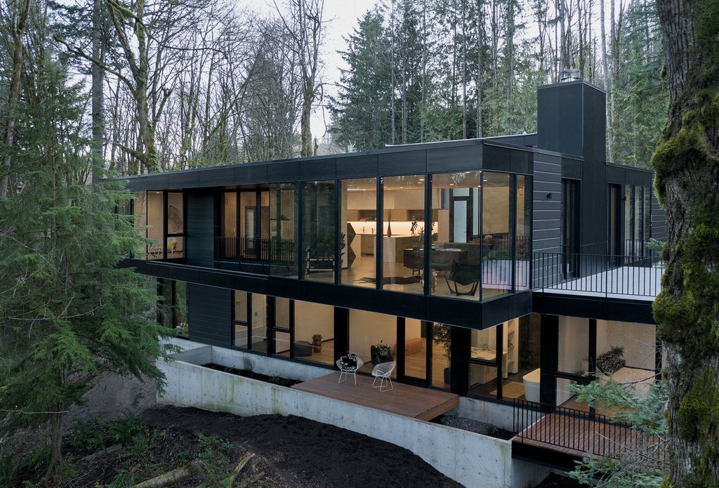 Prominent Royal residence in Portland's Forest Park by Kaven Architecture
