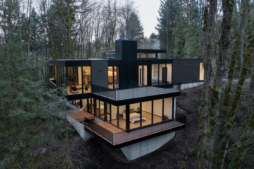 Prominent Royal residence in Portlands Forest Park by Kaven Architecture 3 1