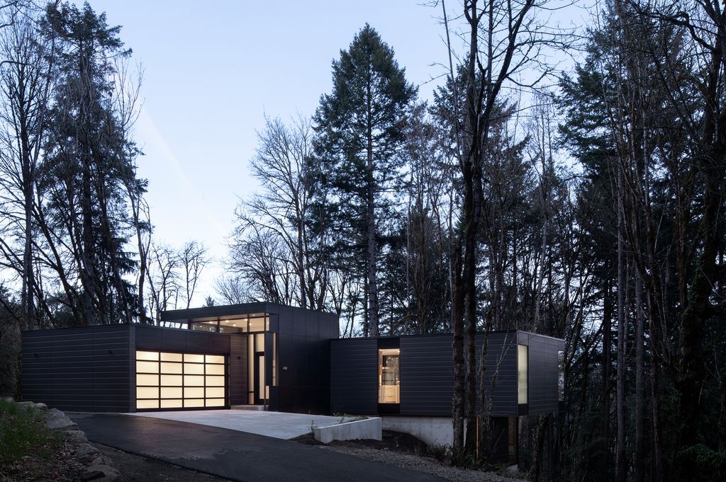 Prominent Royal residence in Portlands Forest Park by Kaven Architecture 5 1