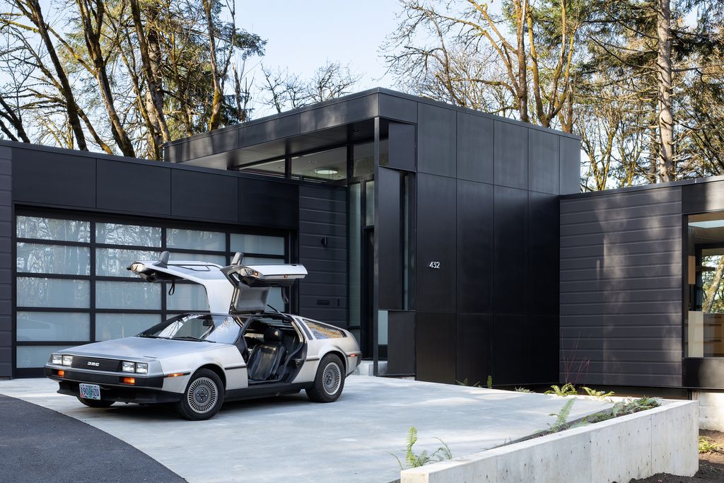 Prominent Royal residence in Portlands Forest Park by Kaven Architecture 7 1