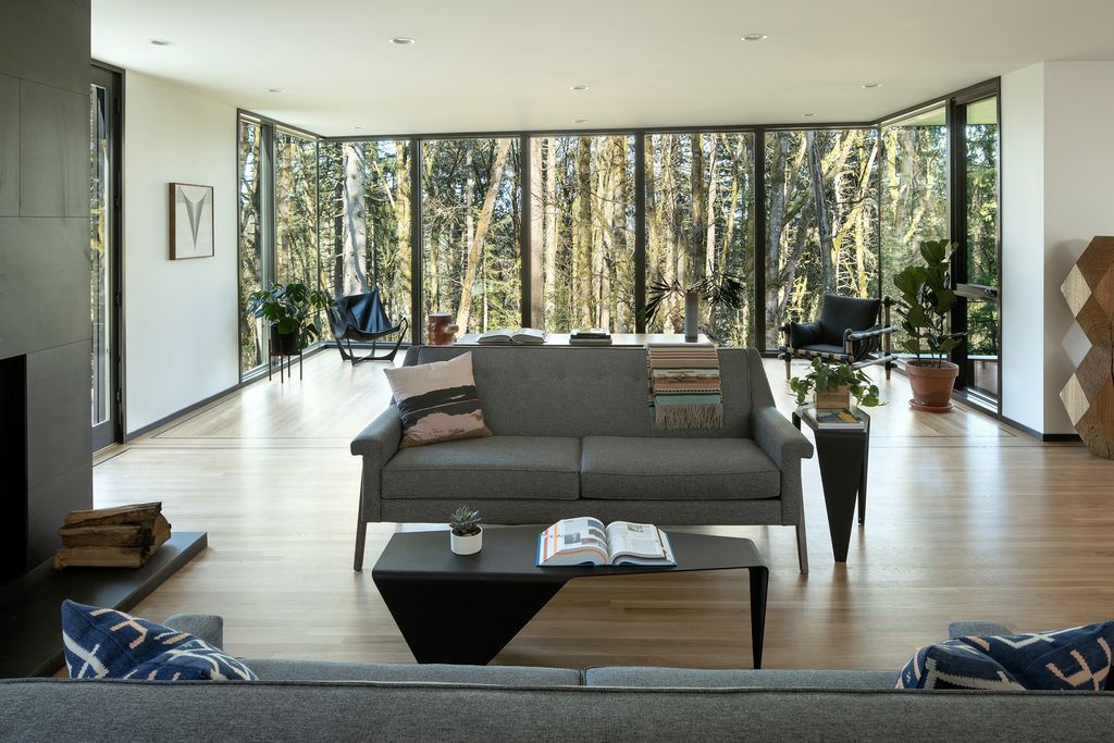 Prominent Royal residence in Portlands Forest Park by Kaven Architecture 9 1
