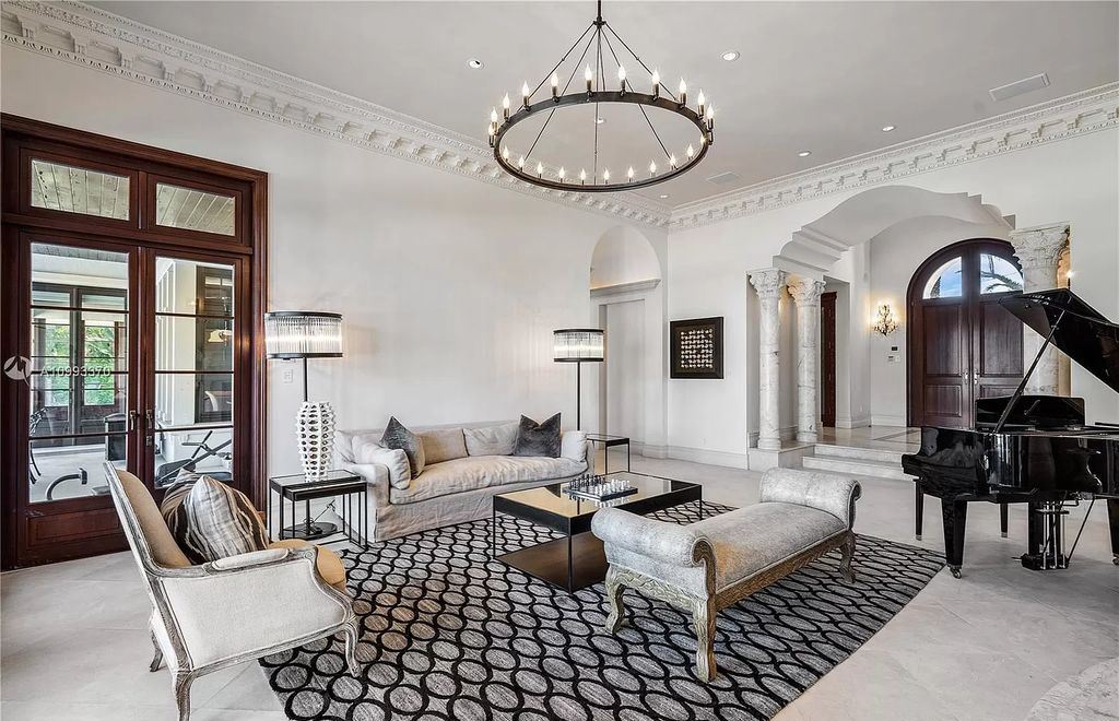 The addition of a little black can enhance any space. With too many bright and light colors without anything to anchor them, the room can almost appear to "float," but this dark tone offers the eye a place to rest. Or, to put it another way, it can be perplexing to look at. However, just a little bit of black décor will suffice. The rug in this instance adds the majority of the black, while the curtain rod, dark vase, and a few accessories round off the design.