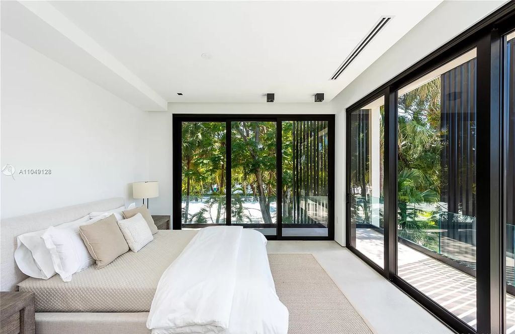 The Modern Home in Miami Beach is a Spectacular new construction located on exclusive Hibiscus Island in South Beach now available for sale. This home located at 118 W 4th Ct, Miami Beach, Florida