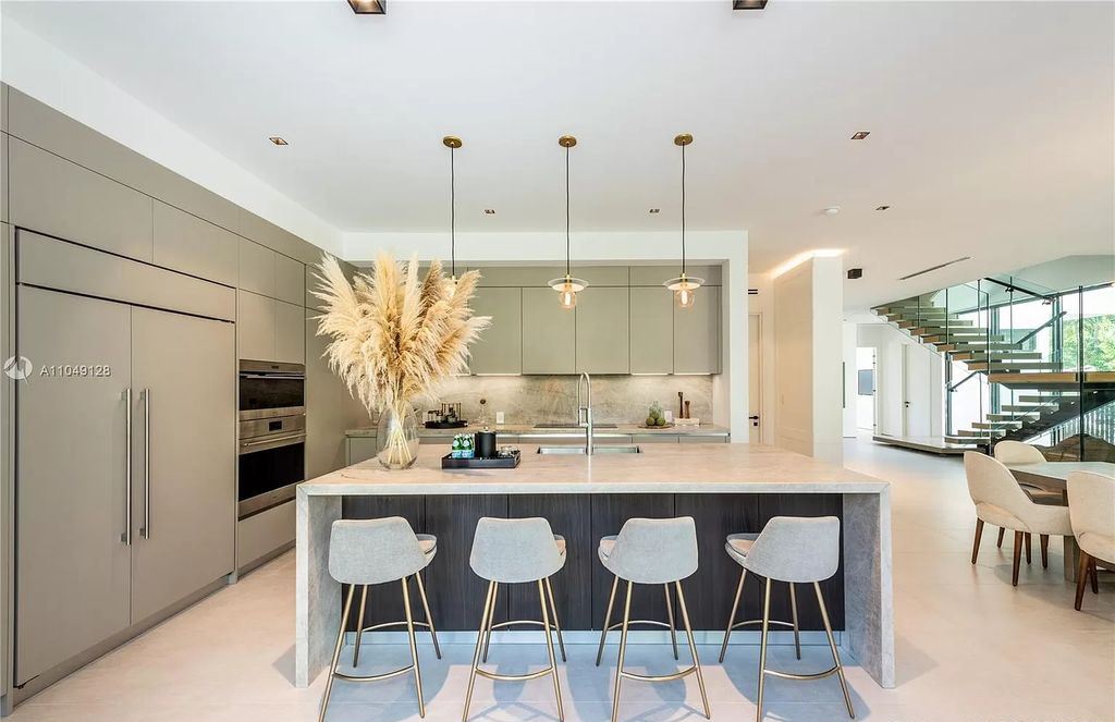 The Modern Home in Miami Beach is a Spectacular new construction located on exclusive Hibiscus Island in South Beach now available for sale. This home located at 118 W 4th Ct, Miami Beach, Florida