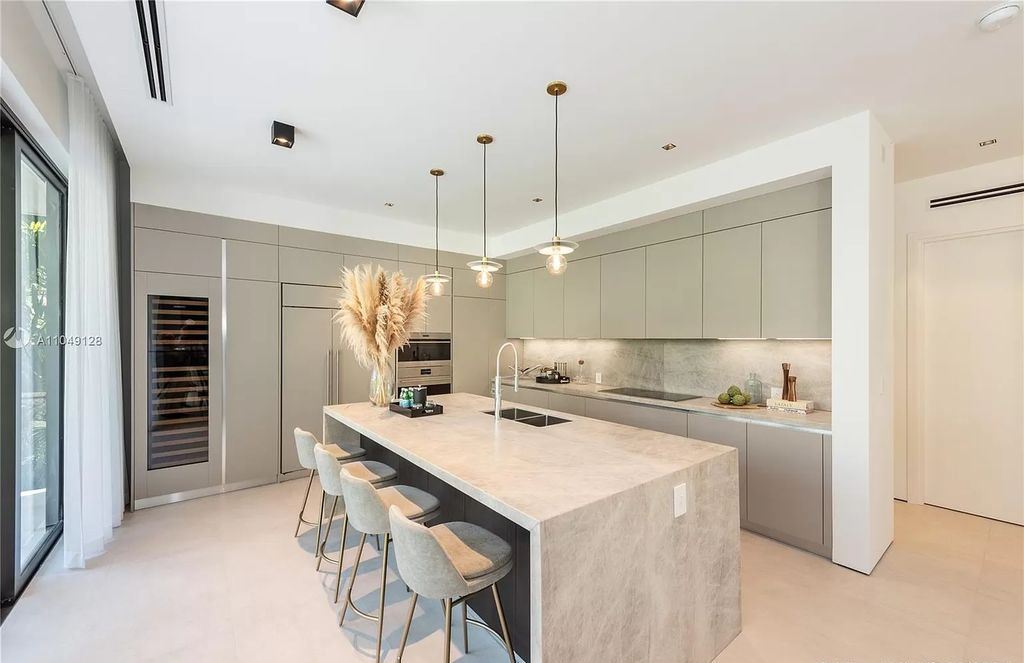 The Modern Home in Miami Beach is a Spectacular new construction located on exclusive Hibiscus Island in South Beach now available for sale. This home located at 118 W 4th Ct, Miami Beach, Florida