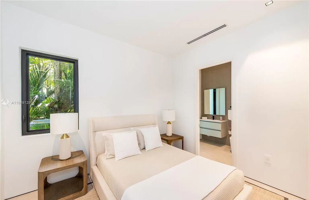The Modern Home in Miami Beach is a Spectacular new construction located on exclusive Hibiscus Island in South Beach now available for sale. This home located at 118 W 4th Ct, Miami Beach, Florida