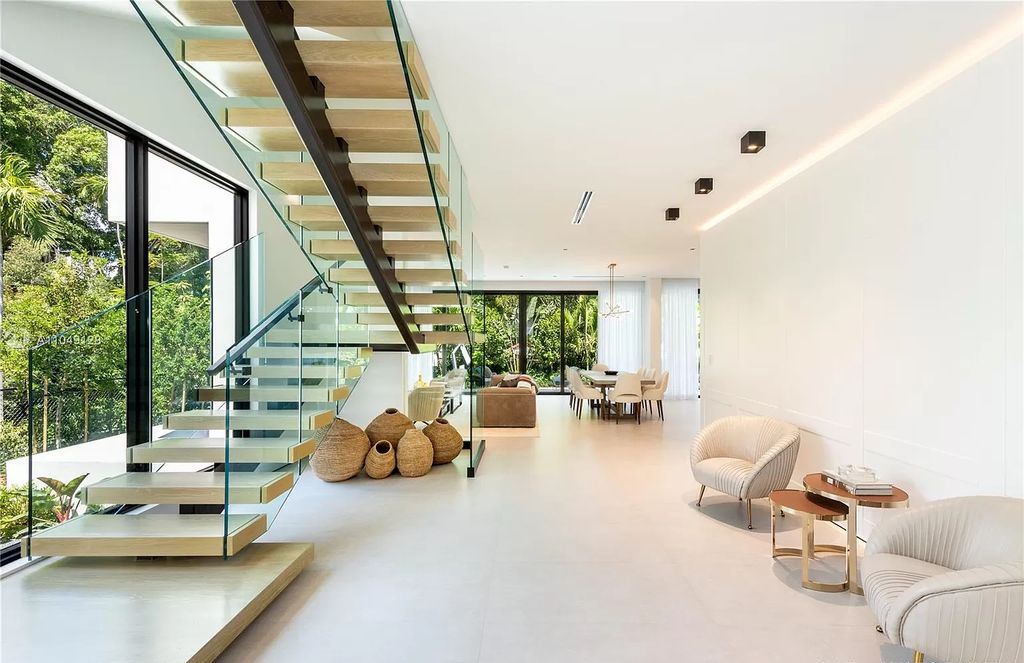 The Modern Home in Miami Beach is a Spectacular new construction located on exclusive Hibiscus Island in South Beach now available for sale. This home located at 118 W 4th Ct, Miami Beach, Florida