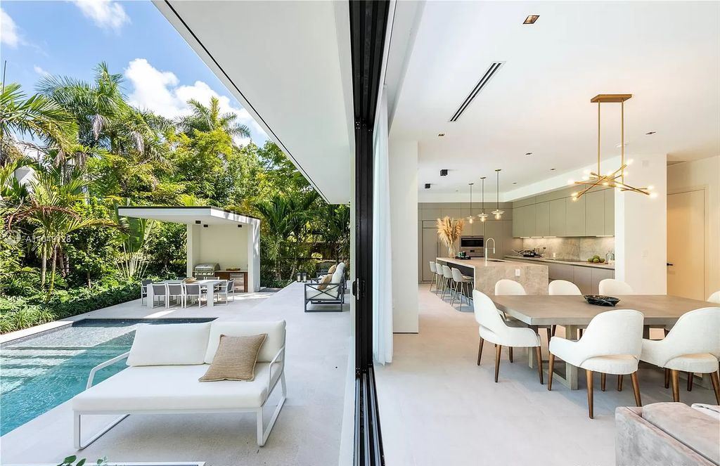 The Modern Home in Miami Beach is a Spectacular new construction located on exclusive Hibiscus Island in South Beach now available for sale. This home located at 118 W 4th Ct, Miami Beach, Florida