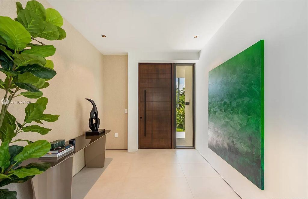 The Modern Home in Miami Beach is a Spectacular new construction located on exclusive Hibiscus Island in South Beach now available for sale. This home located at 118 W 4th Ct, Miami Beach, Florida