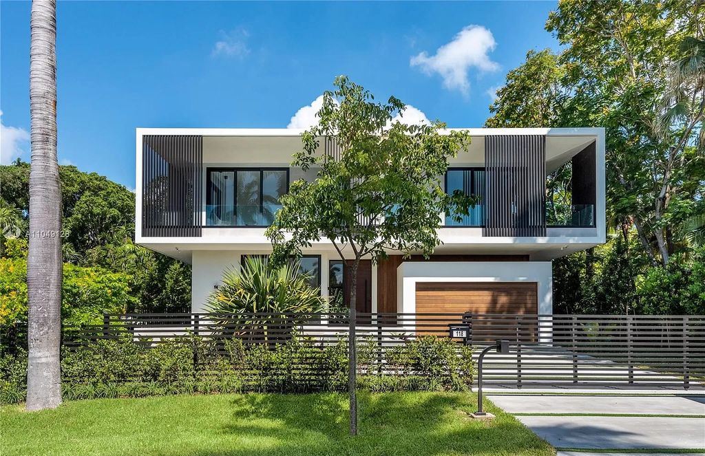 The Modern Home in Miami Beach is a Spectacular new construction located on exclusive Hibiscus Island in South Beach now available for sale. This home located at 118 W 4th Ct, Miami Beach, Florida