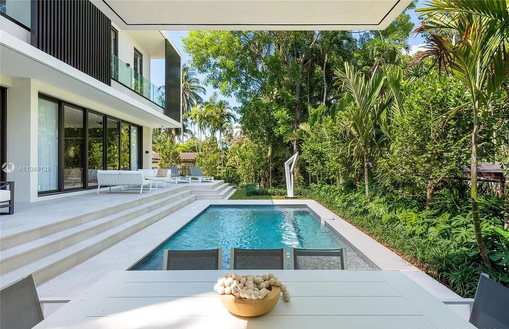 The Modern Home in Miami Beach is a Spectacular new construction located on exclusive Hibiscus Island in South Beach now available for sale. This home located at 118 W 4th Ct, Miami Beach, Florida