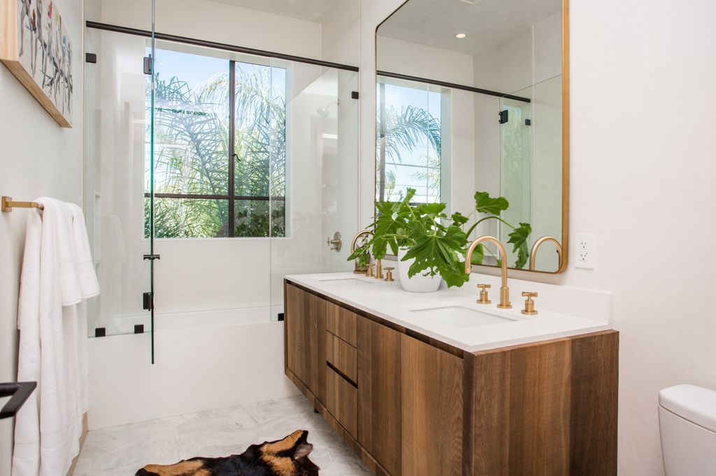 Stunning anticipated home by Kim Gordon design with Venice beach vibe in California 23