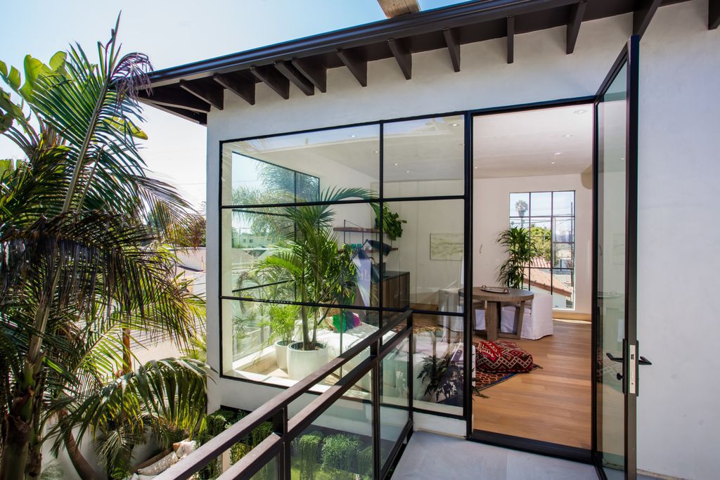 Stunning anticipated home by Kim Gordon design with Venice beach vibe in California