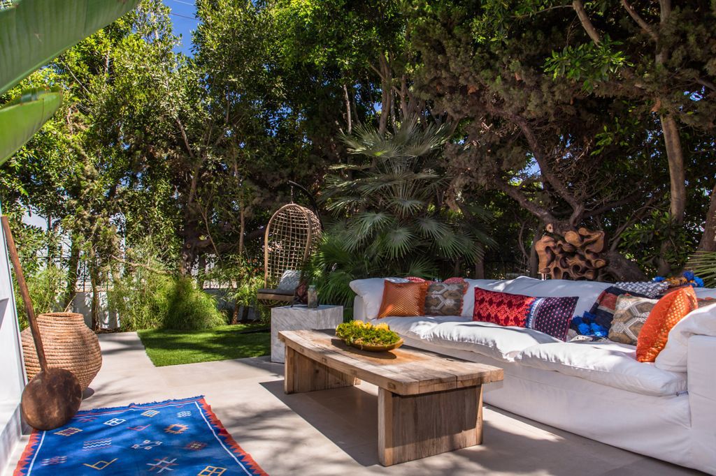 Stunning anticipated home by Kim Gordon design with Venice beach vibe in California