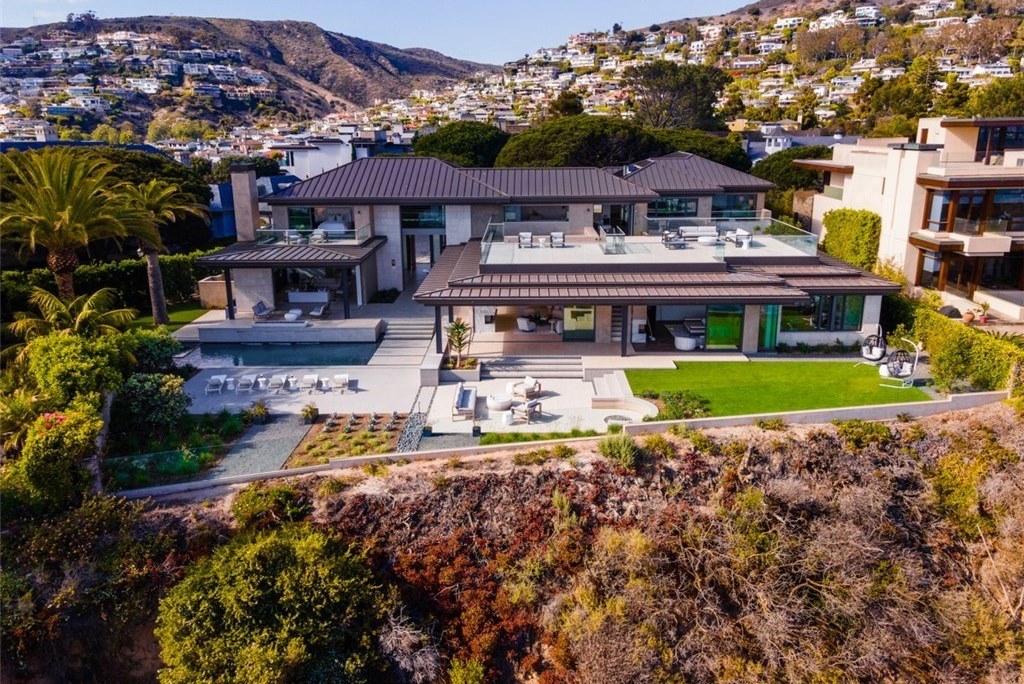 The Mansion in Laguna Beach is a newly reimagined and reconstructed Legacy estate with unparalleled views of the Pacific Ocean’s sparkling waters now available for sale. This home located at 33 Smithcliffs Rd, Laguna Beach, California;