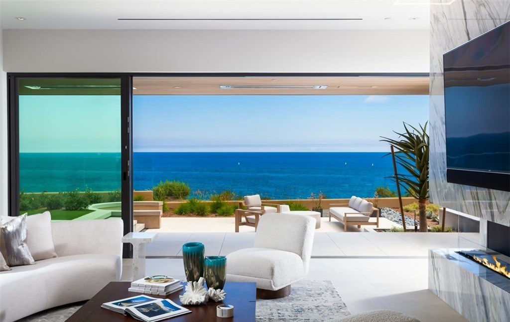 The Mansion in Laguna Beach is a newly reimagined and reconstructed Legacy estate with unparalleled views of the Pacific Ocean’s sparkling waters now available for sale. This home located at 33 Smithcliffs Rd, Laguna Beach, California;
