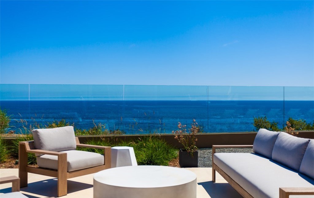 The Mansion in Laguna Beach is a newly reimagined and reconstructed Legacy estate with unparalleled views of the Pacific Ocean’s sparkling waters now available for sale. This home located at 33 Smithcliffs Rd, Laguna Beach, California;