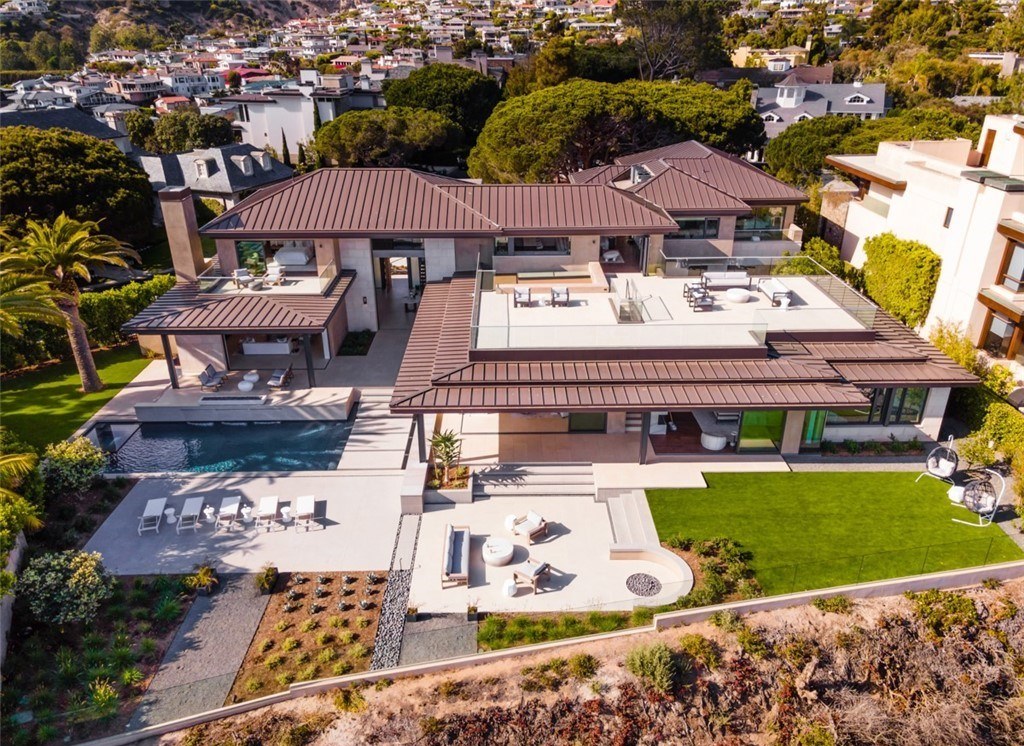 The Mansion in Laguna Beach is a newly reimagined and reconstructed Legacy estate with unparalleled views of the Pacific Ocean’s sparkling waters now available for sale. This home located at 33 Smithcliffs Rd, Laguna Beach, California;