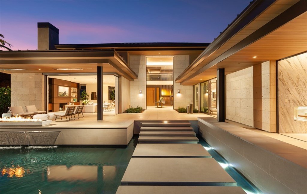 The Mansion in Laguna Beach is a newly reimagined and reconstructed Legacy estate with unparalleled views of the Pacific Ocean’s sparkling waters now available for sale. This home located at 33 Smithcliffs Rd, Laguna Beach, California;