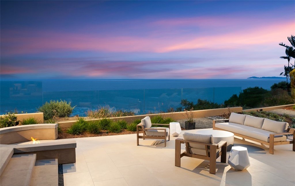 The Mansion in Laguna Beach is a newly reimagined and reconstructed Legacy estate with unparalleled views of the Pacific Ocean’s sparkling waters now available for sale. This home located at 33 Smithcliffs Rd, Laguna Beach, California;