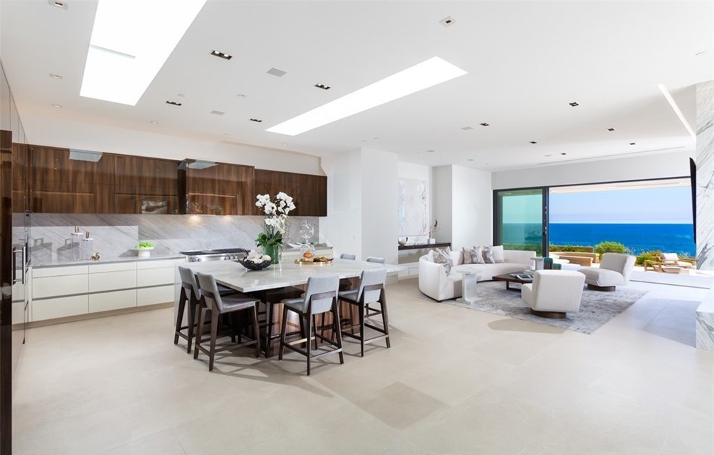 The Mansion in Laguna Beach is a newly reimagined and reconstructed Legacy estate with unparalleled views of the Pacific Ocean’s sparkling waters now available for sale. This home located at 33 Smithcliffs Rd, Laguna Beach, California;