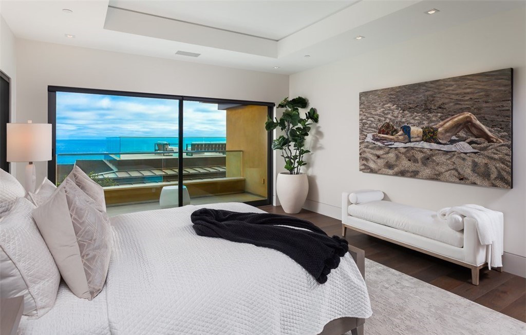 The Mansion in Laguna Beach is a newly reimagined and reconstructed Legacy estate with unparalleled views of the Pacific Ocean’s sparkling waters now available for sale. This home located at 33 Smithcliffs Rd, Laguna Beach, California;