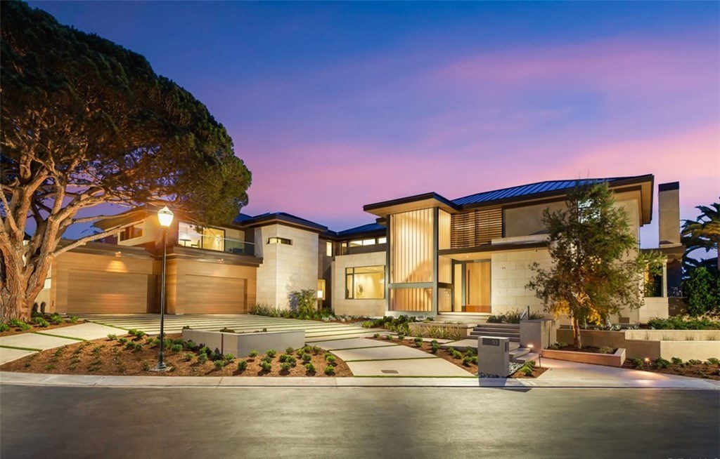 The Mansion in Laguna Beach is a newly reimagined and reconstructed Legacy estate with unparalleled views of the Pacific Ocean’s sparkling waters now available for sale. This home located at 33 Smithcliffs Rd, Laguna Beach, California;