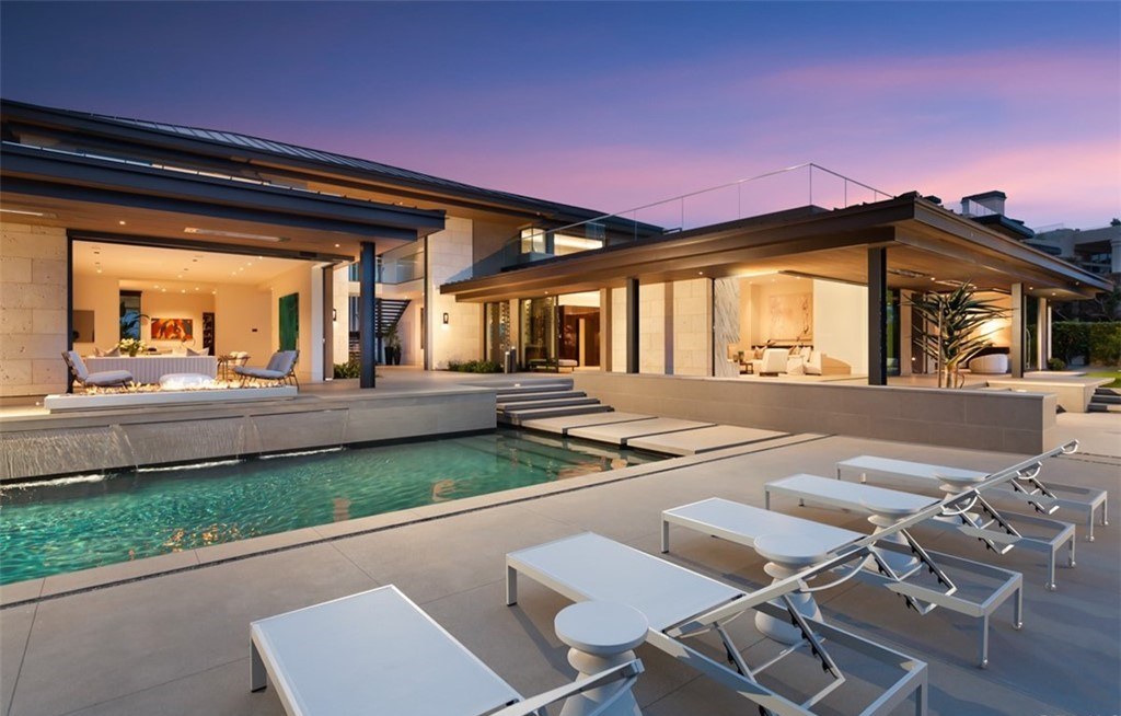 The Mansion in Laguna Beach is a newly reimagined and reconstructed Legacy estate with unparalleled views of the Pacific Ocean’s sparkling waters now available for sale. This home located at 33 Smithcliffs Rd, Laguna Beach, California;