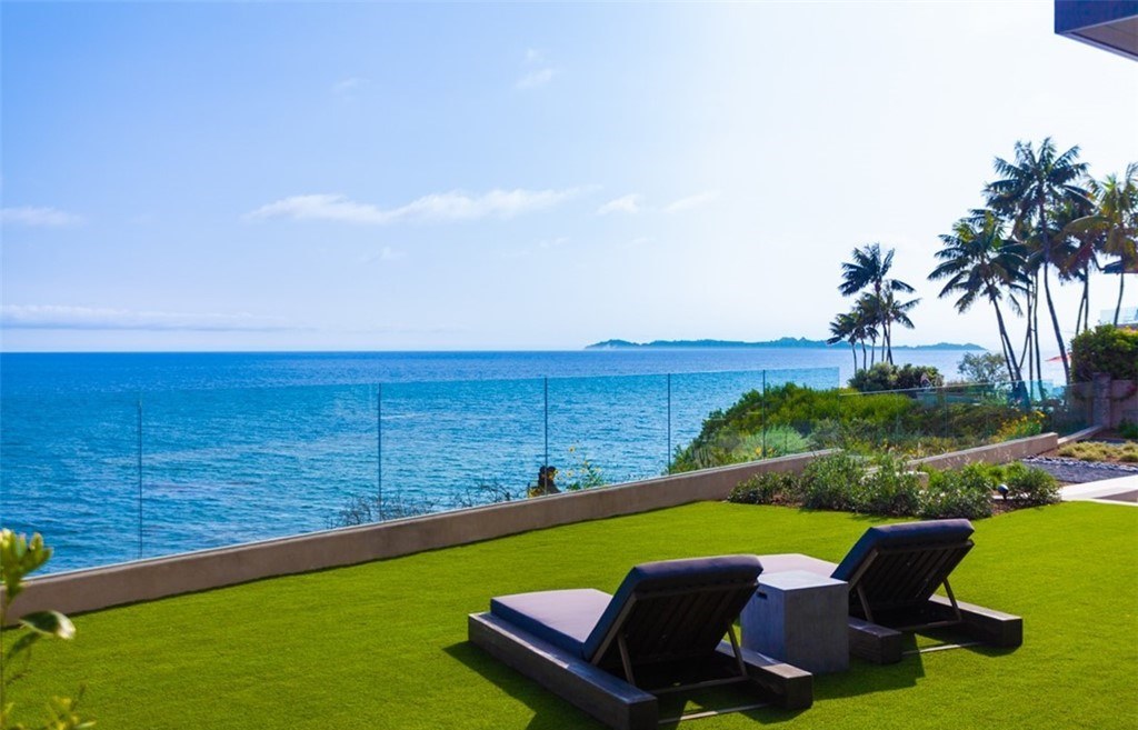 The Mansion in Laguna Beach is a newly reimagined and reconstructed Legacy estate with unparalleled views of the Pacific Ocean’s sparkling waters now available for sale. This home located at 33 Smithcliffs Rd, Laguna Beach, California;