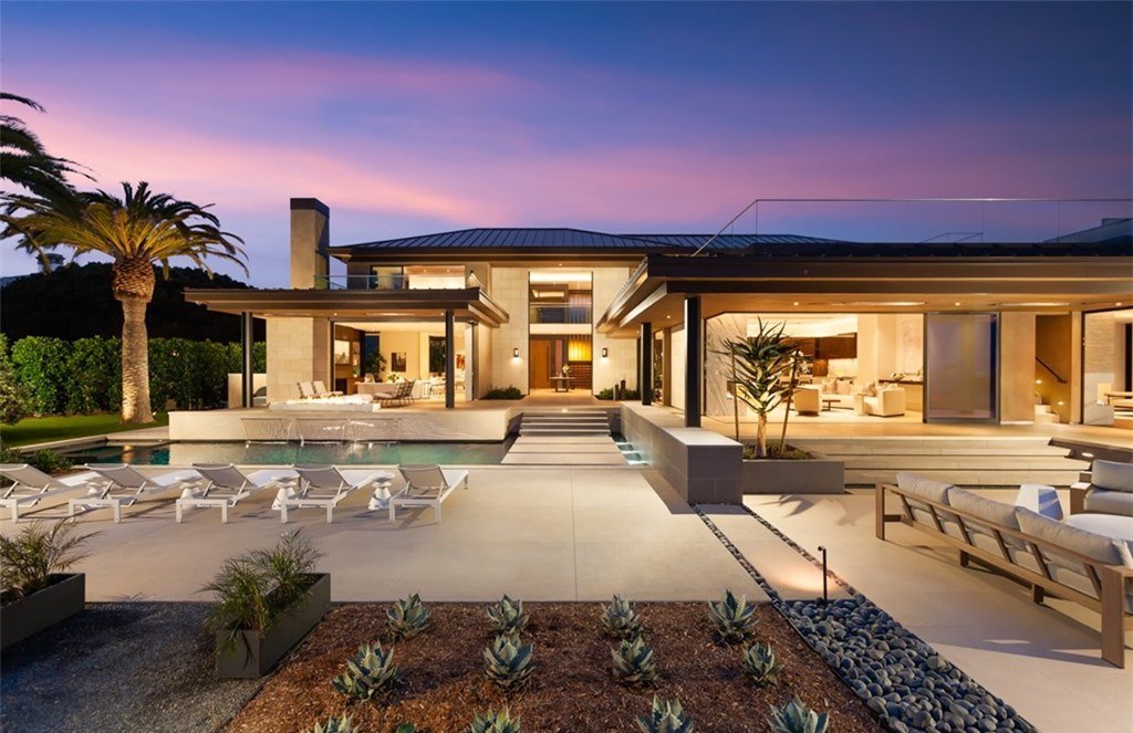The Mansion in Laguna Beach is a newly reimagined and reconstructed Legacy estate with unparalleled views of the Pacific Ocean’s sparkling waters now available for sale. This home located at 33 Smithcliffs Rd, Laguna Beach, California;