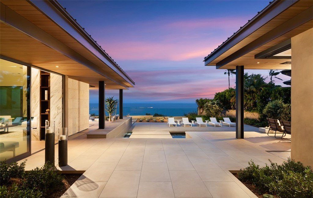 The Mansion in Laguna Beach is a newly reimagined and reconstructed Legacy estate with unparalleled views of the Pacific Ocean’s sparkling waters now available for sale. This home located at 33 Smithcliffs Rd, Laguna Beach, California;