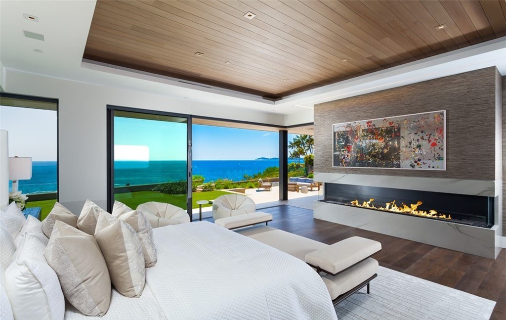 The Mansion in Laguna Beach is a newly reimagined and reconstructed Legacy estate with unparalleled views of the Pacific Ocean’s sparkling waters now available for sale. This home located at 33 Smithcliffs Rd, Laguna Beach, California;