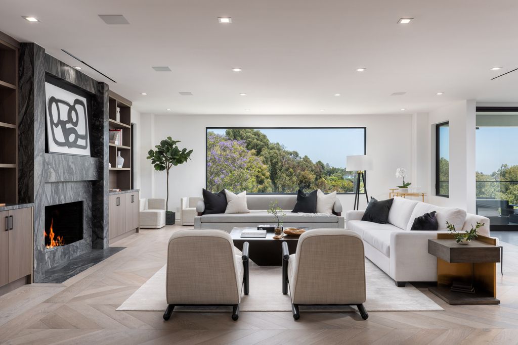 The Los Angeles Mansion is a luxurious lifestyle compound with multi-level outdoor entertaining spaces in Brentwood now available for sale. This home located at 499 Halvern Dr, Los Angeles, California