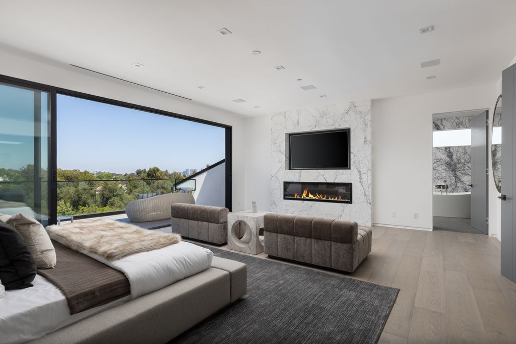 The Los Angeles Mansion is a luxurious lifestyle compound with multi-level outdoor entertaining spaces in Brentwood now available for sale. This home located at 499 Halvern Dr, Los Angeles, California