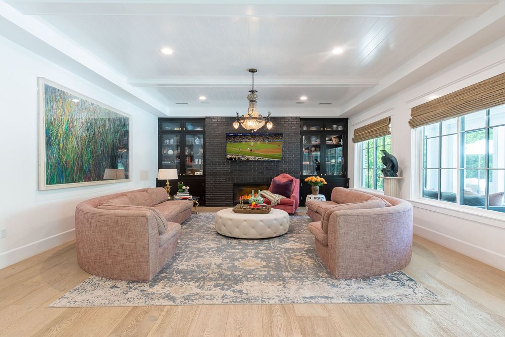 The Home in Tarzana is an exceptional home feels like it belongs on an East Coast seaside clifftop offers the ultimate pandemic paradise now available for sale. This home located at 4960 Amigo Ave, Tarzana, California