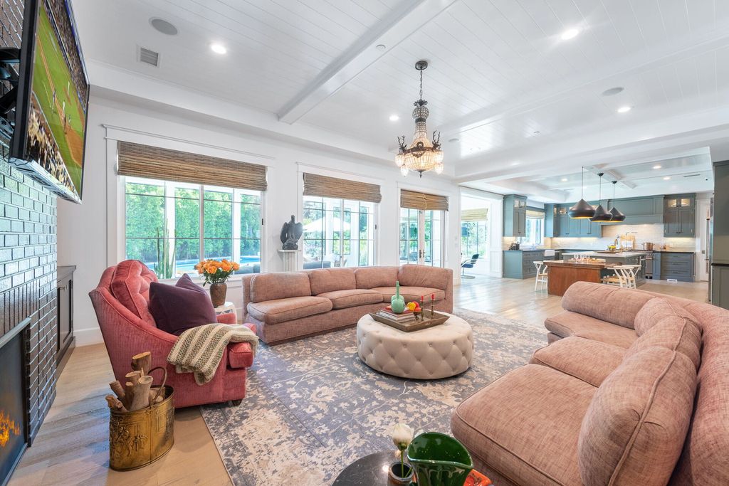 The Home in Tarzana is an exceptional home feels like it belongs on an East Coast seaside clifftop offers the ultimate pandemic paradise now available for sale. This home located at 4960 Amigo Ave, Tarzana, California