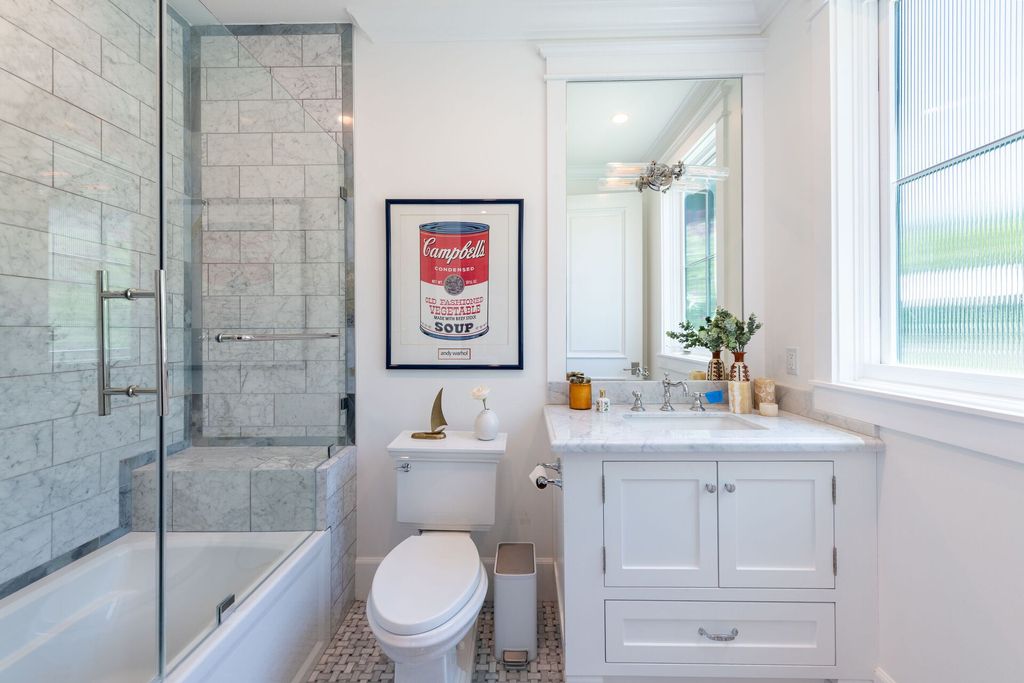 The Home in Tarzana is an exceptional home feels like it belongs on an East Coast seaside clifftop offers the ultimate pandemic paradise now available for sale. This home located at 4960 Amigo Ave, Tarzana, California