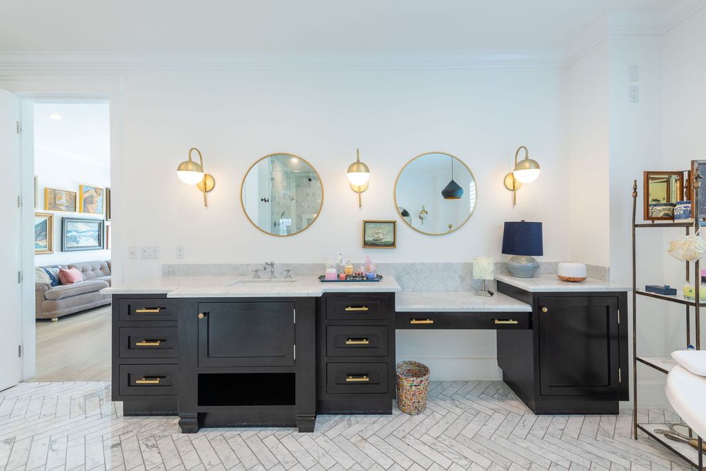 The Home in Tarzana is an exceptional home feels like it belongs on an East Coast seaside clifftop offers the ultimate pandemic paradise now available for sale. This home located at 4960 Amigo Ave, Tarzana, California