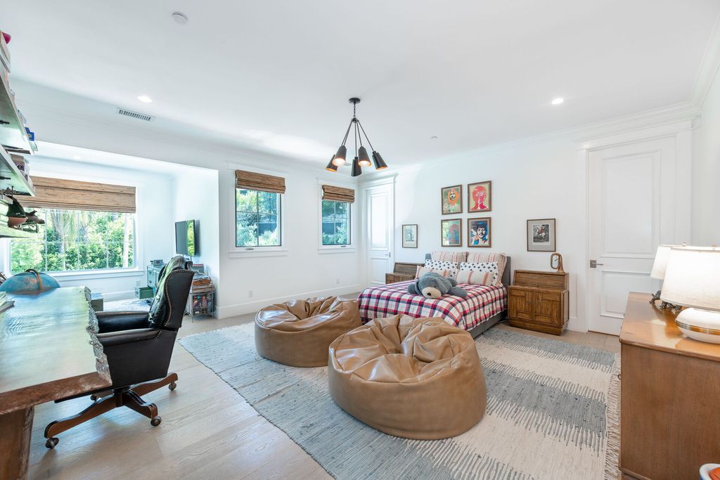 The Home in Tarzana is an exceptional home feels like it belongs on an East Coast seaside clifftop offers the ultimate pandemic paradise now available for sale. This home located at 4960 Amigo Ave, Tarzana, California