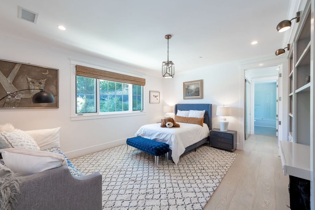 The Home in Tarzana is an exceptional home feels like it belongs on an East Coast seaside clifftop offers the ultimate pandemic paradise now available for sale. This home located at 4960 Amigo Ave, Tarzana, California