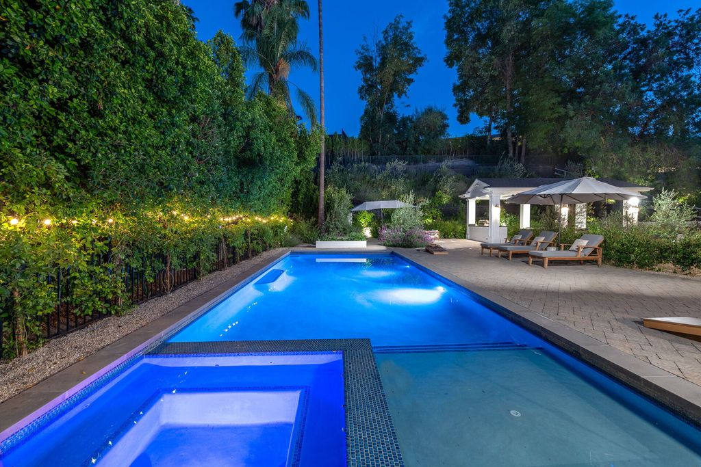 The Home in Tarzana is an exceptional home feels like it belongs on an East Coast seaside clifftop offers the ultimate pandemic paradise now available for sale. This home located at 4960 Amigo Ave, Tarzana, California